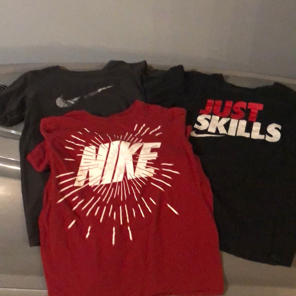 3 Nike boys shirts